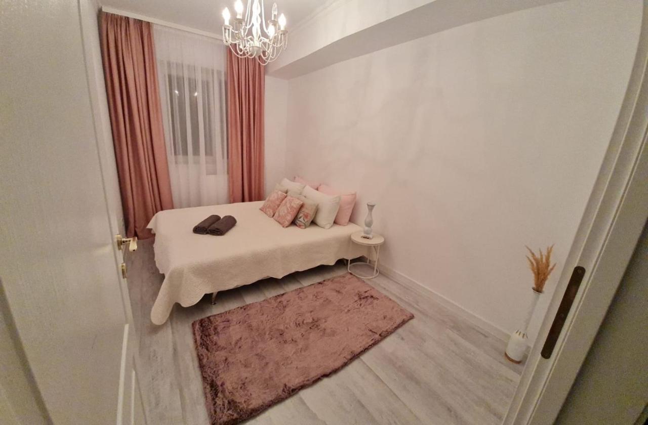 Apartament Larysse Oradea Exterior foto